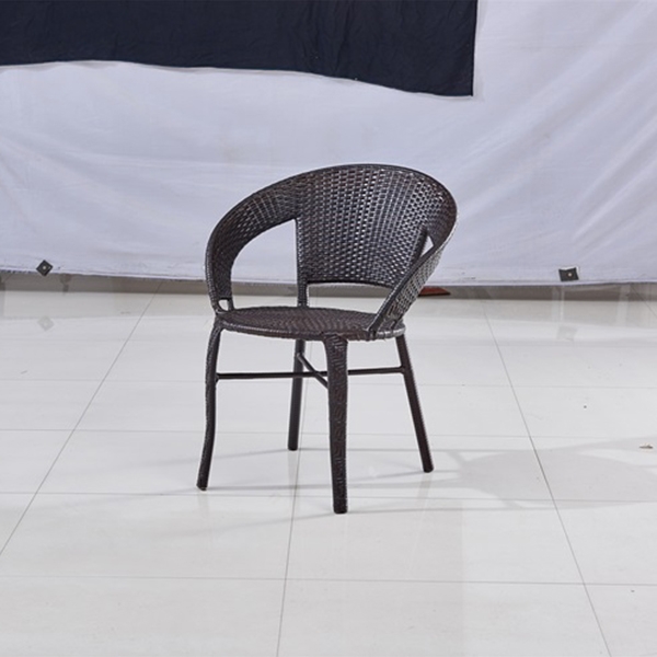 藤椅制品批发厂家：清洁藤编椅子需要什么工具？